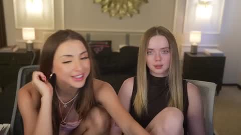 Snapshot of bright_diamonds_054 chatting on June 27, 12:22 pm Diamonds Girls online show from June 27, 12:22 pm