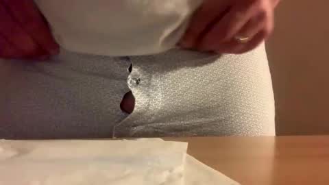 Snapshot of brindille_d_automne chatting on November 11, 12:32 am brindille_d_automne online show from November 11, 12:32 am