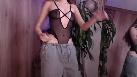 Snapshot of brinna_ev chatting on November 21, 7:01 pm B R I N N A online show from November 21, 7:01 pm