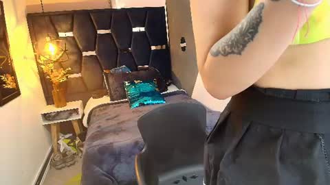 Snapshot of brithny_hot chatting on July 28, 2:24 pm BRITHNY online show from July 28, 2:24 pm