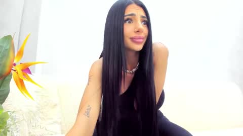 Snapshot of britney_charm chatting on February 15, 7:51 am britney_charm online show from February 15, 7:51 am