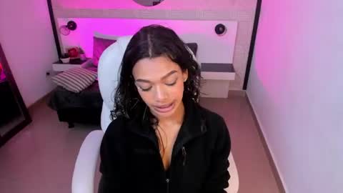 britney_collins_ online show from July 1, 2:40 pm