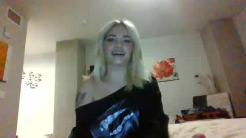 Snapshot of britneycherry08 chatting on June 22, 3:25 am britneycherry08 online show from June 22, 3:25 am