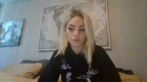 Snapshot of britneycherry08 chatting on June 25, 9:08 pm britneycherry08 online show from June 25, 9:08 pm