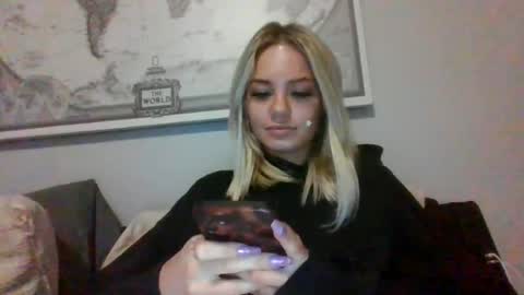 Snapshot of britneycherry08 chatting on July 1, 12:56 am britneycherry08 online show from July 1, 12:56 am