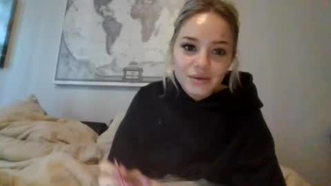 Snapshot of britneycherry08 chatting on July 4, 10:38 pm britneycherry08 online show from July 4, 10:38 pm