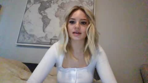 Snapshot of britneycherry08 chatting on July 5, 11:23 pm britneycherry08 online show from July 5, 11:23 pm
