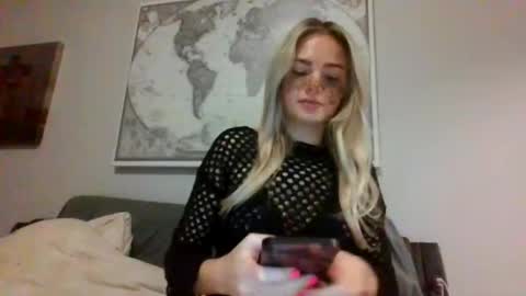 Snapshot of britneycherry08 chatting on July 9, 4:49 am britneycherry08 online show from July 9, 4:49 am