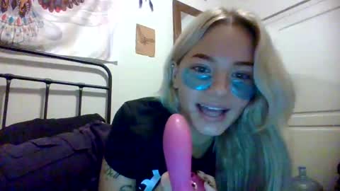 Snapshot of britneycherry08 chatting on July 30, 11:15 pm britneycherry08 online show from July 30, 11:15 pm
