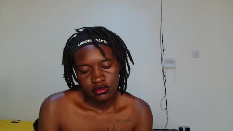 broken_haloo online show from April 3, 6:11 am