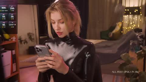 Snapshot of bronnica chatting on December 11, 2:33 pm Anna online show from December 11, 2:33 pm