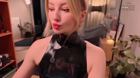 Snapshot of bronnica chatting on January 18, 12:15 pm Anna online show from January 18, 12:15 pm