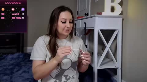 Snapshot of brookebee27 chatting on January 5, 12:20 am brookebee online show from January 5, 12:20 am