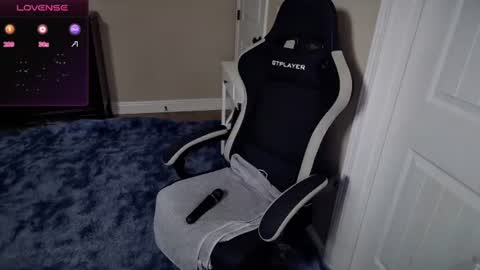 Snapshot of brookebee27 chatting on March 8, 12:33 am brookebee online show from March 8, 12:33 am