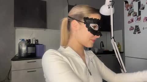 Kate online show from June 11, 2:15 pm