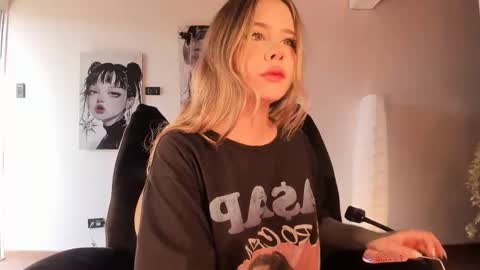 Snapshot of brooklyn_baby_ chatting on March 14, 8:14 pm Nat Independent model Please help me to reach 200 thumbs up online show from March 14, 8:14 pm