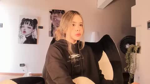 Snapshot of brooklyn_baby_ chatting on March 23, 6:12 pm Nat Independent model Please help me to reach 200 thumbs up online show from March 23, 6:12 pm