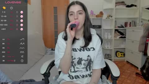 broosnica1 online show from April 13, 7:47 am