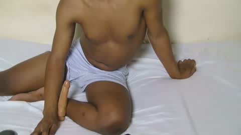 Snapshot of brownguy_ug chatting on February 3, 9:42 pm kevin online show from February 3, 9:42 pm