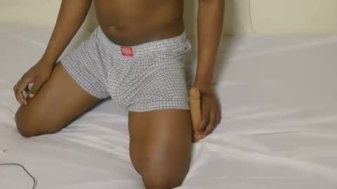 Snapshot of brownguy_ug chatting on February 4, 9:48 am kevin online show from February 4, 9:48 am