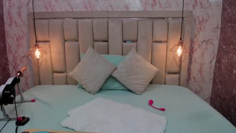 Sara  online show from December 6, 1:51 am