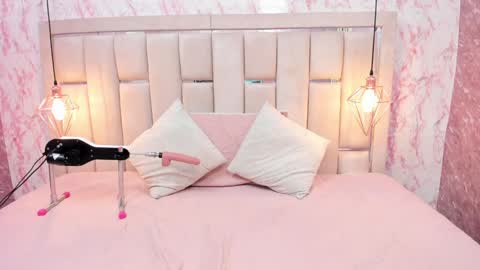 Sara  online show from January 7, 10:30 pm