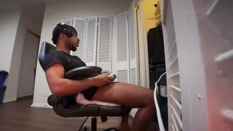 Brownskinshortyy online show from February 5, 7:02 am