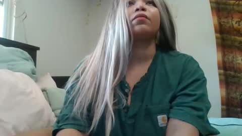 Snapshot of brownsugar0910 chatting on December 6, 5:22 pm EtherealLilac online show from December 6, 5:22 pm