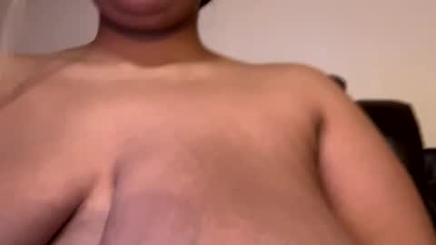 Snapshot of brownsugar0910 chatting on February 12, 8:49 am EtherealLilac online show from February 12, 8:49 am