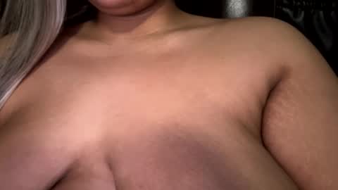 Snapshot of brownsugar0910 chatting on February 24, 8:25 pm EtherealLilac online show from February 24, 8:25 pm