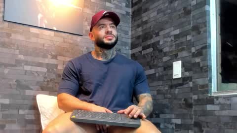 brucedallas online show from February 20, 1:24 am