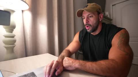 Snapshot of brucestryker chatting on December 19, 4:41 am onlyfans BRUCESTRYKER online show from December 19, 4:41 am