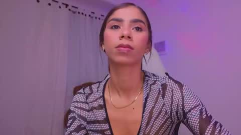 SARAH  online show from February 3, 5:05 am