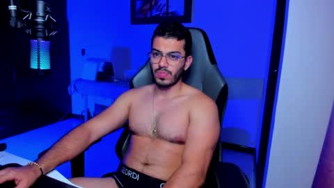 Snapshot of bruno_diaz31 chatting on July 4, 4:07 am Bruno online show from July 4, 4:07 am