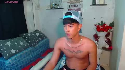 Snapshot of bryan_________ chatting on August 2, 12:42 am BRYAN JEMY online show from August 2, 12:42 am