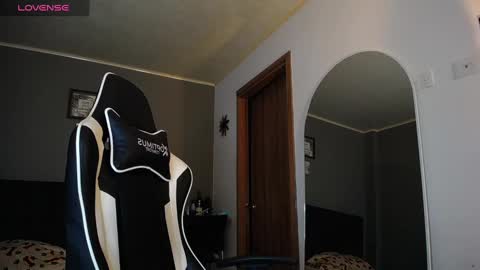 bryan_oficials online show from December 9, 3:18 am