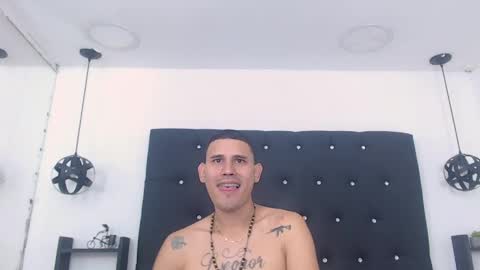 Snapshot of bryan_pirs chatting on May 29, 11:52 am Bryan online show from May 29, 11:52 am