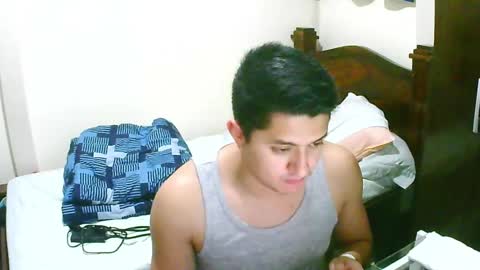 Snapshot of bryanbendy chatting on January 28, 2:43 am bryanbendy online show from January 28, 2:43 am