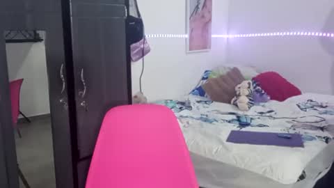 bryanny760719 online show from February 18, 9:11 pm