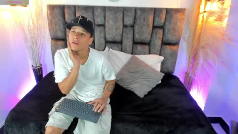 Snapshot of buda_cataleya chatting on April 8, 11:32 am buda cataleya online show from April 8, 11:32 am
