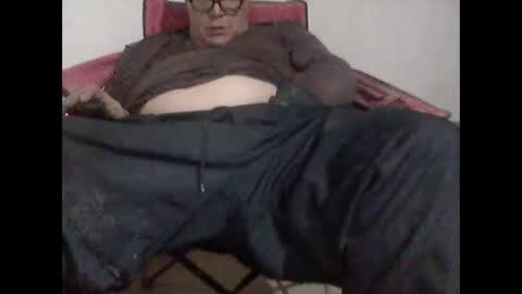 Snapshot of buddyluvzumore chatting on December 22, 10:38 am buddyluvzumore online show from December 22, 10:38 am