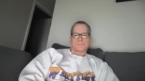 Snapshot of budman004 chatting on February 21, 10:11 pm budman004 online show from February 21, 10:11 pm