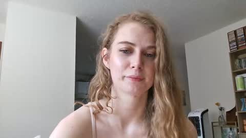 Snapshot of buffybarloe chatting on March 20, 7:52 pm Buffy online show from March 20, 7:52 pm