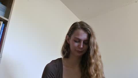 Snapshot of buffybarloe chatting on May 2, 5:29 pm Buffy online show from May 2, 5:29 pm