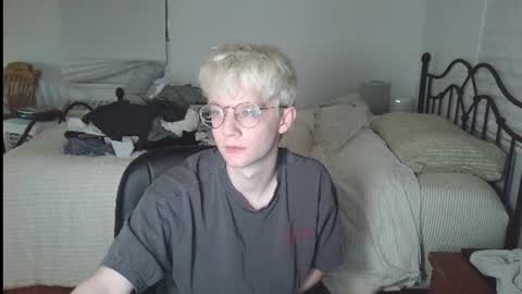 Snapshot of bugboy08 chatting on June 27, 3:55 am bugboy08 online show from June 27, 3:55 am