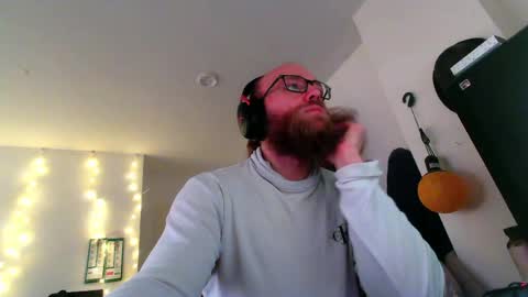 Snapshot of buhalteris chatting on May 10, 3:17 pm Lukas online show from May 10, 3:17 pm