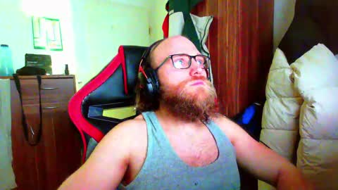 Snapshot of buhalteris chatting on May 18, 10:59 pm Lukas online show from May 18, 10:59 pm