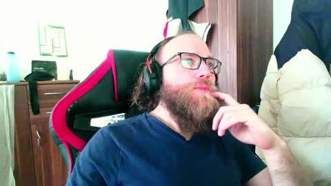 Snapshot of buhalteris chatting on May 19, 10:32 am Lukas online show from May 19, 10:32 am