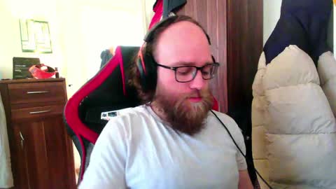 Snapshot of buhalteris chatting on May 22, 8:53 am Lukas online show from May 22, 8:53 am
