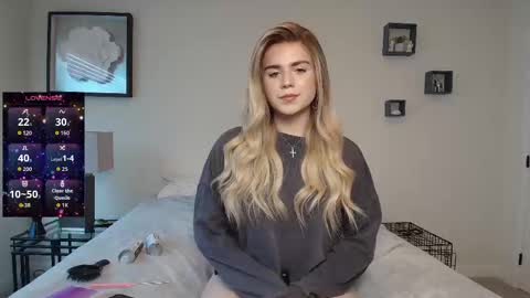 Snapshot of buitifulblonde chatting on October 8, 6:27 pm buitifulblonde online show from October 8, 6:27 pm